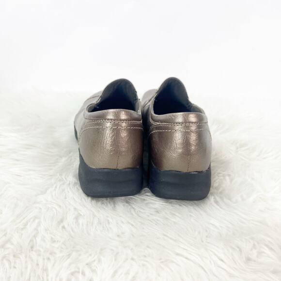 Clarks in Motion 9 Women's Bronze Gold Leather Slip On Round Toe Loafers Shoes - Picture 5 of 12